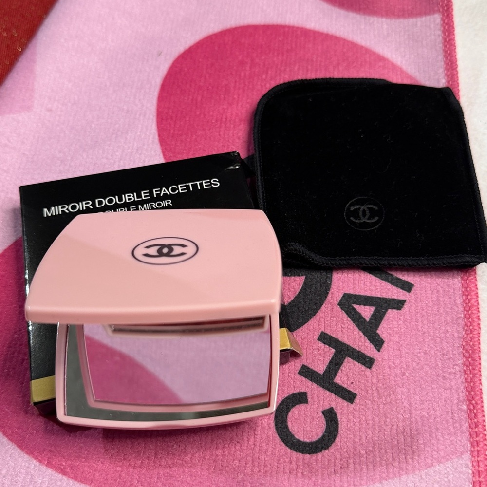 CHANEL Soft Pink Compact Mirror with Black Pouch - Picture 2 of 2